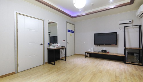 Room (Korean)