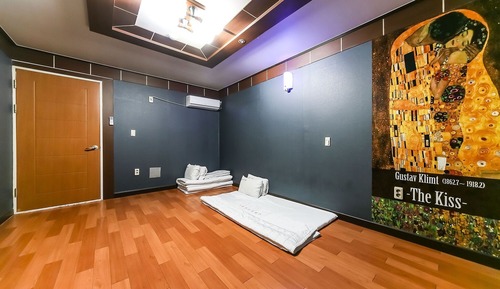 Room (Thrifty room)