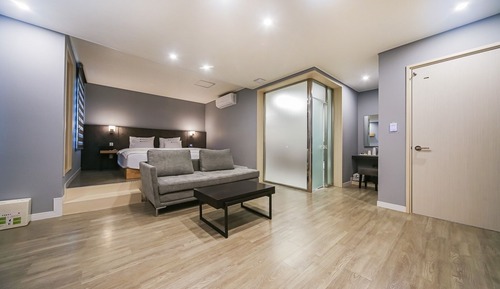 Room (Suite)