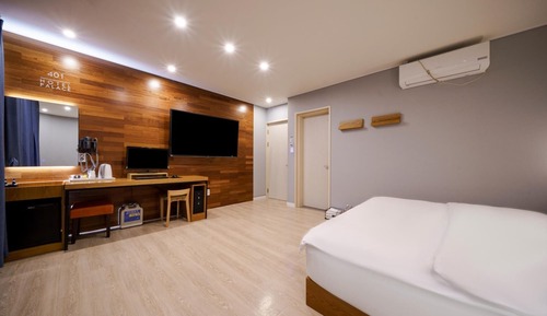 Room (Deluxe)
