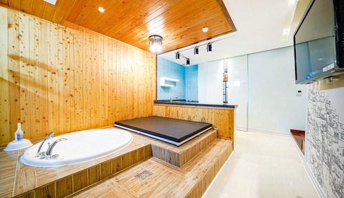 Room (VIP Duplex (Equestrian bed installati)