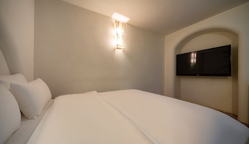 Room (Twin)