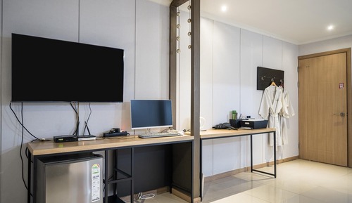 Room (Suite room (8))