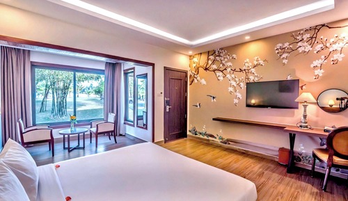 Habitación con 1 cama doble o 2 individuales, vistas al jardín