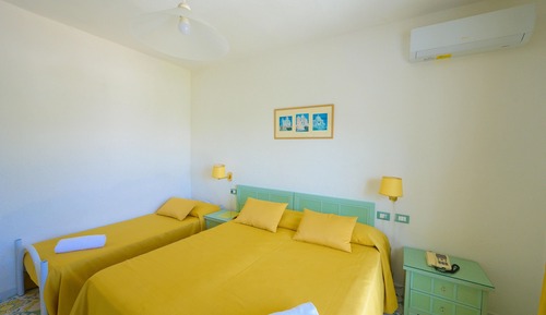 Habitación doble superior, vistas parciales al mar