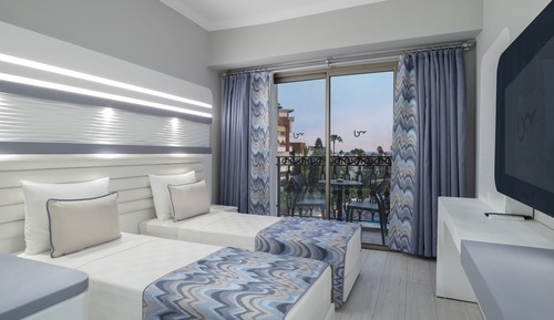 Habitación estándar con 1 cama doble o 2 individuales, no fumadores, vistas al mar