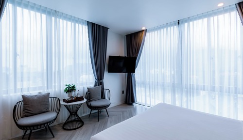 Habitación Deluxe doble, 1 cama de matrimonio grande, acceso a la piscina, en una planta alta