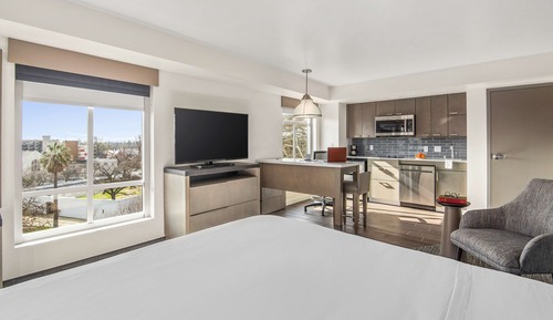 Suite estudio, 1 cama de matrimonio grande con sofá cama, cocina (High Floor, Sutters Fort View)
