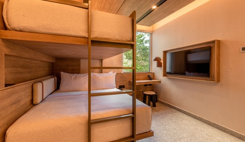 Bunk beds - 1 Twin bed over 1 Queen bed