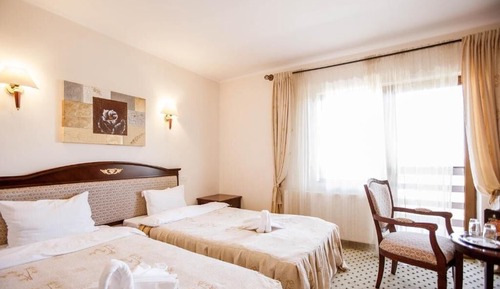 Habitación básica con 2 camas individuales