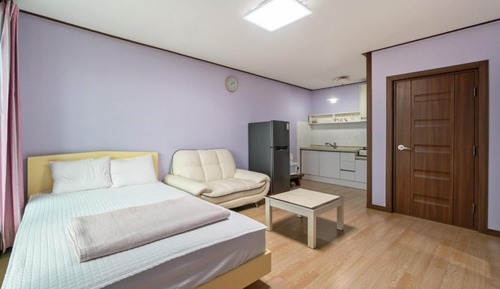 Room (Eolleji (Studio))