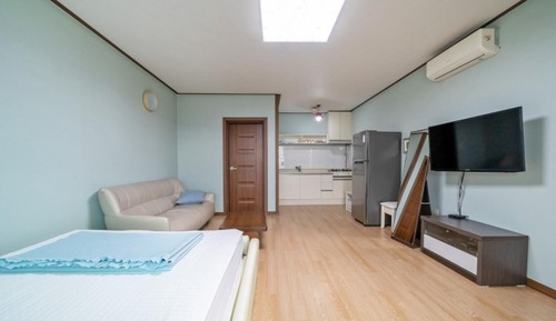 Room (Somdari (Studio))