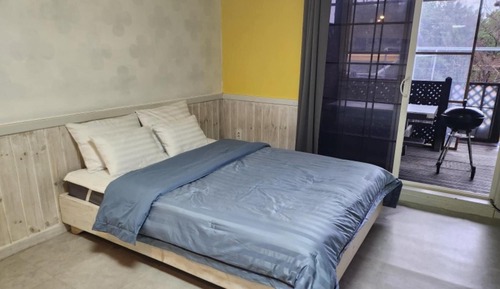 Room (Harmony 1)