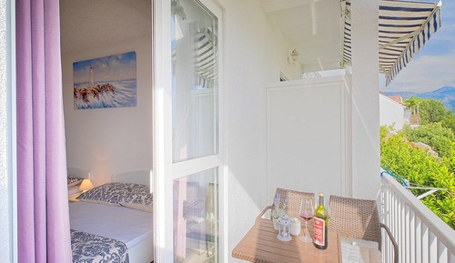 Estudio (Studio Apartment with Balcony and Sea)