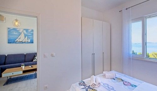 Apartamento (One Bedroom Apartment with Balcony an)