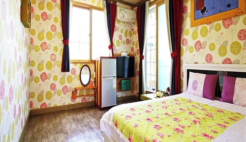 Room (Room 201)