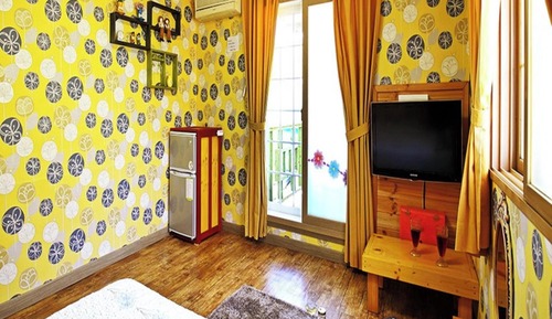 Room (Room 205)
