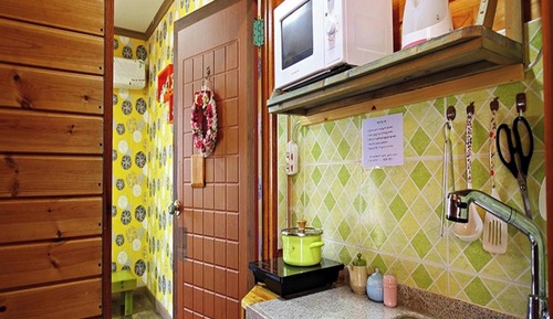Room (Room 203)