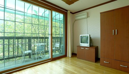 Room (Olympia (222))
