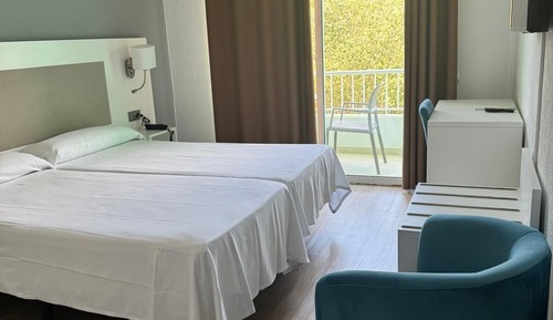 Habitación superior con 1 cama doble o 2 individuales