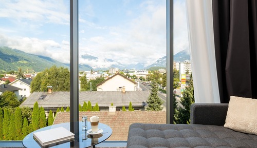 Junior Studio Suite, 1 King Bed, Non Smoking, Mountain View