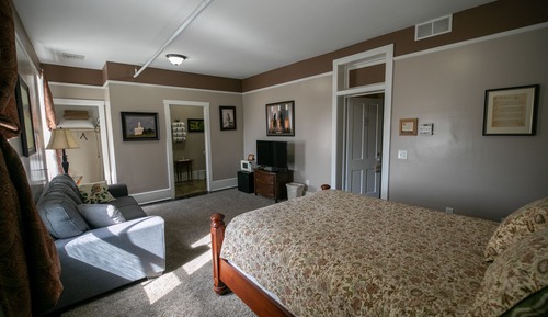 Suite Deluxe (Historic Building, No Elevator)