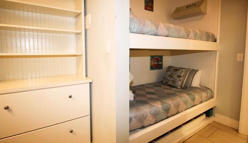Habitación, varias camas, cocina