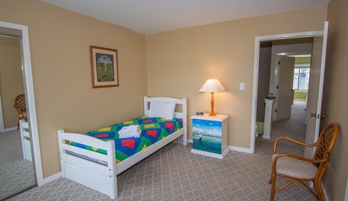 Apartamento, varias camas, balcón, vistas parciales al mar
