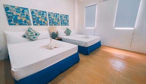 Habitación familiar, vistas a la piscina