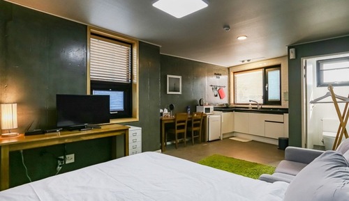 Room (Medium 4 (Damol 2))