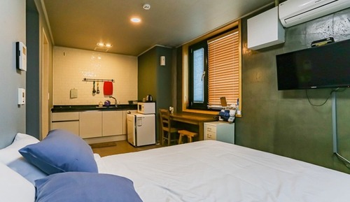 Room (Standard 3)