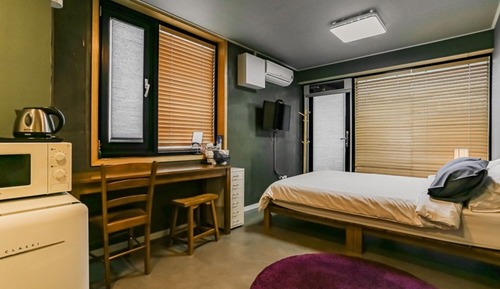 Room (Standard 1)