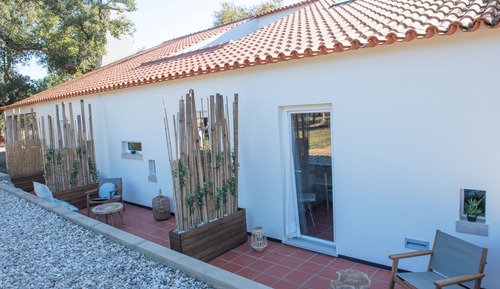 Habitación con 2 camas individuales, vistas a la piscina