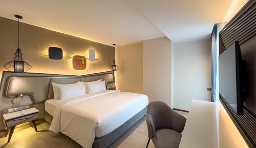 Amethyst One Bed Room Suit