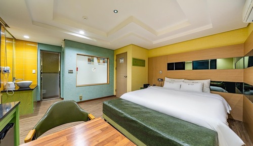 Room (Standard (more spacious room 938 pyeo)