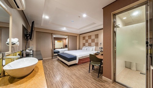 Room (Ocean View Deluxe (More spacious room)