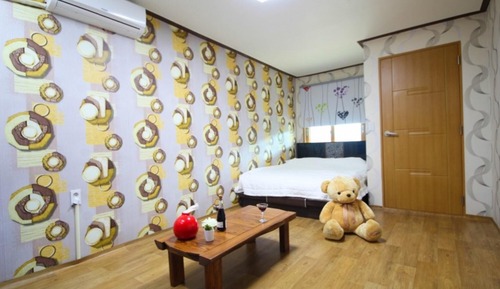 Room (Hill)