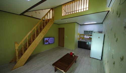 Room (Summer)