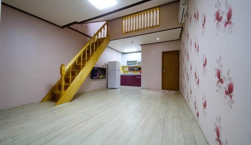 Room (Autumn)