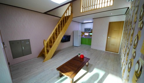 Room (Spring)