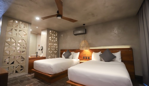 Habitación Deluxe doble, 2 camas de matrimonio, balcón, vistas a la laguna