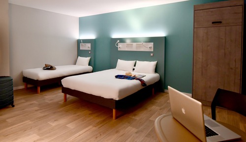 Habitación, varias camas