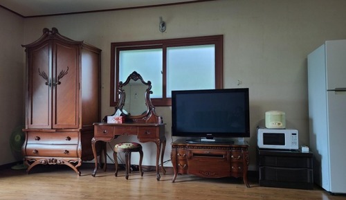 Room (Lake)
