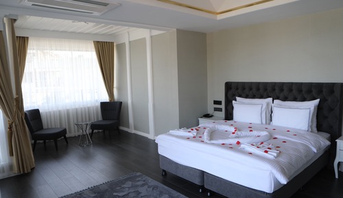 Deluxe Room with Garden View