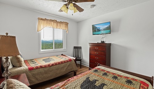 Apartamento, varias camas, balcón, vistas a la montaña (#E208 - No Pets Allowed)