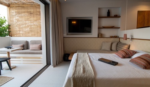 Seafront Suite with private heated pool