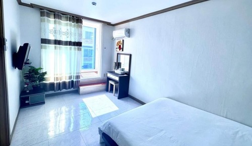 Room (Family B2)