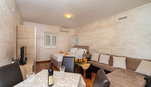 Suite estudio Confort, 1 cama de matrimonio grande con sofá cama, no fumadores, vistas al jardín