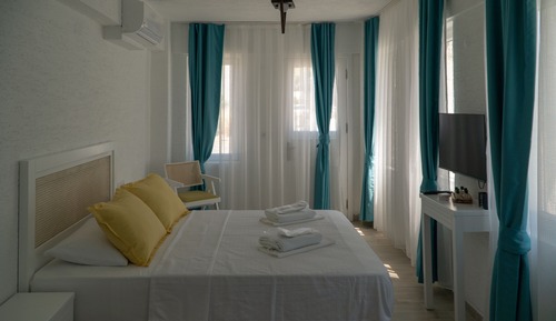 Deluxe Courtyard Room