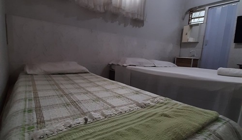 Habitación básica con 1 cama doble o 2 individuales